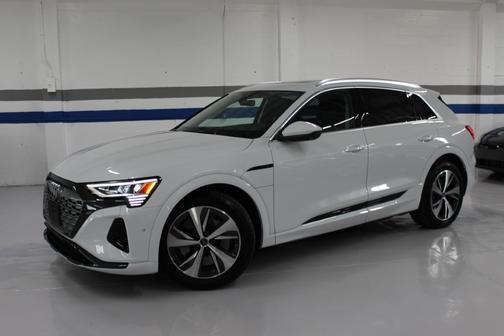 2024 Audi Q8 e-tron Premium Plus