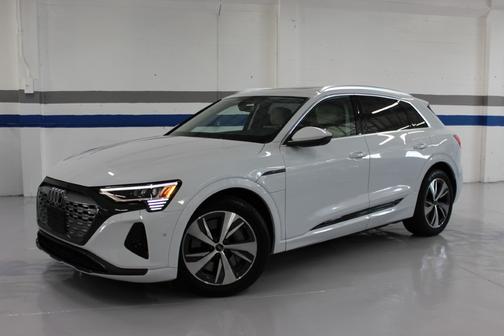 2024 Audi Q8 e-tron Premium Plus