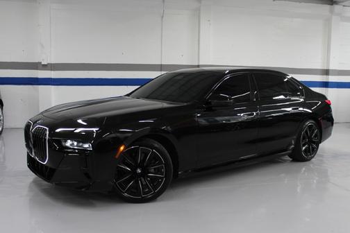BLACK 2024 BMW i7 eDrive50