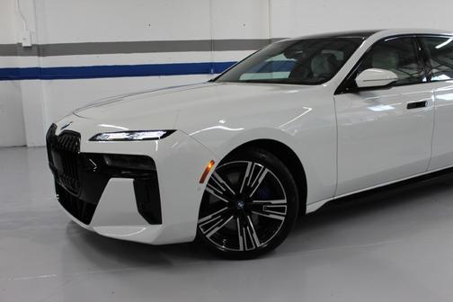 WHITE 2023 BMW i7 xDrive60