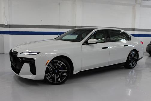 WHITE 2023 BMW i7 xDrive60
