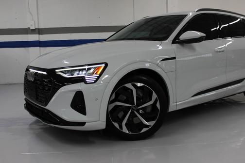 2024 Audi Q8 e-tron Prestige
