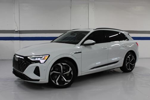 2024 Audi Q8 e-tron Prestige