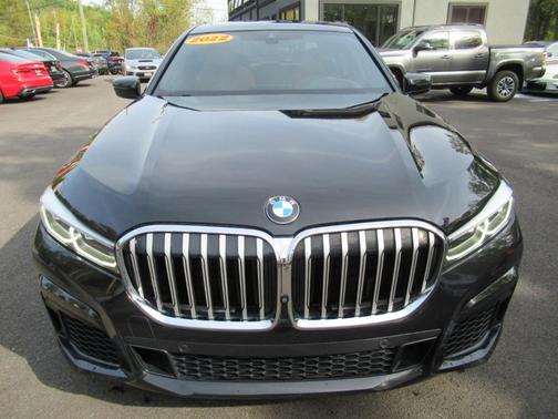 2022 BMW 740 i xDrive