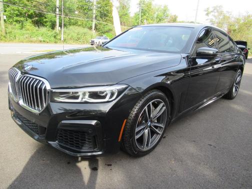2022 BMW 740 i xDrive