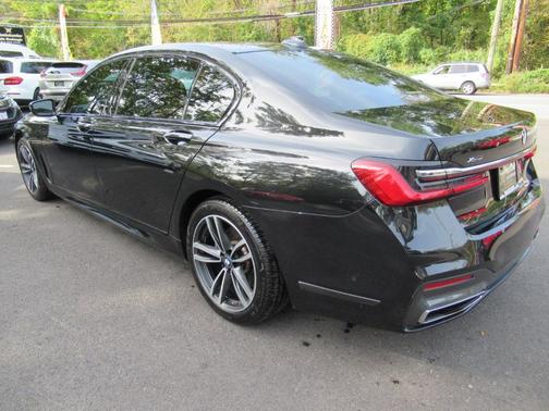 2022 BMW 740 i xDrive