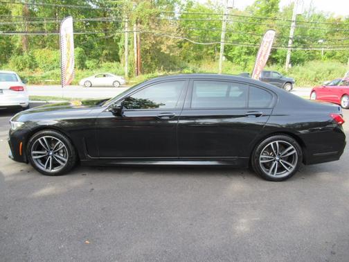 2022 BMW 740 i xDrive