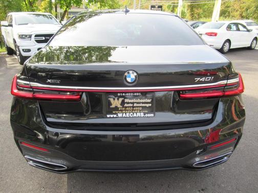 2022 BMW 740 i xDrive