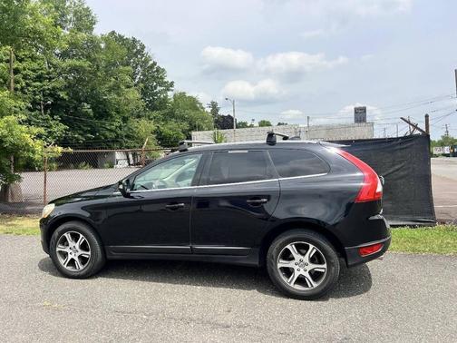 Black Sapphire Metallic 2013 Volvo XC60 T6