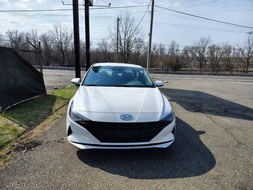 Quartz White 2021 Hyundai ELANTRA SE