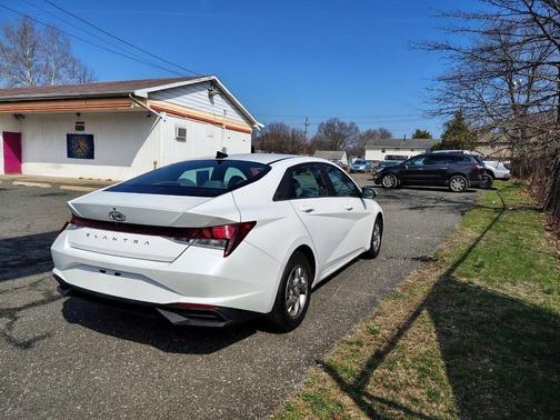 Quartz White 2021 Hyundai ELANTRA SE