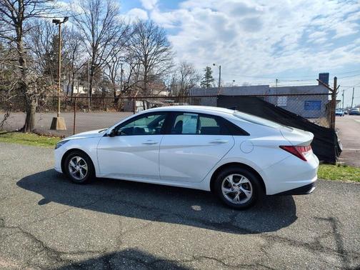 Quartz White 2021 Hyundai ELANTRA SE