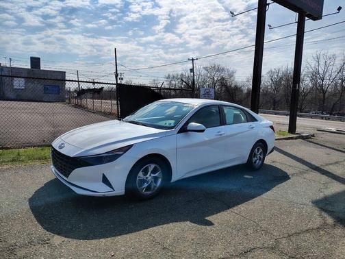 Quartz White 2021 Hyundai ELANTRA SE