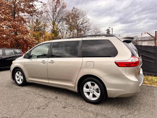 2015 Toyota Sienna LE