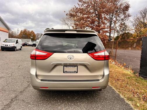 2015 Toyota Sienna LE