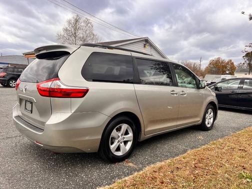 2015 Toyota Sienna LE