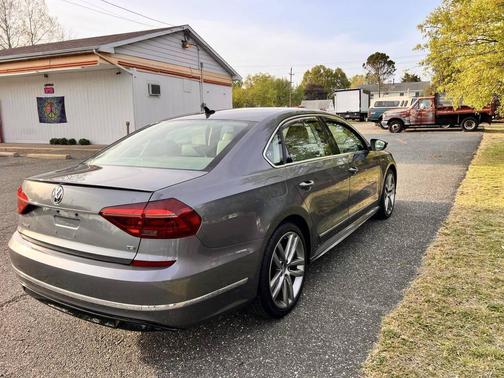 2017 Volkswagen Passat 1.8T R-Line w/Comfort