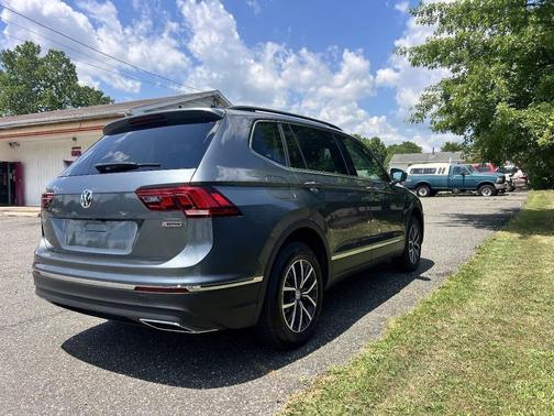 Platinum Gray Metallic 2020 Volkswagen Tiguan 2.0T SE 4MOTION