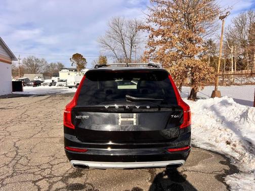2016 Volvo XC90 T6 Momentum