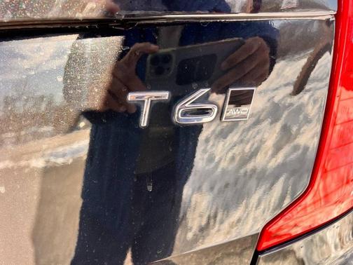 2016 Volvo XC90 T6 Momentum