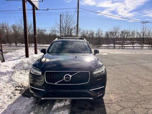 2016 Volvo XC90 T6 Momentum