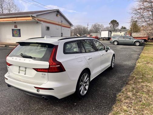 2020 Volvo V60 T5 Momentum