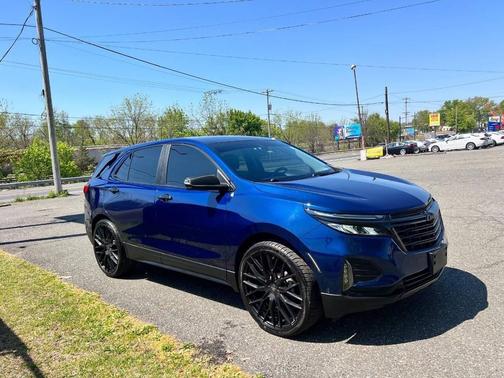 Blue Glow Metallic 2022 Chevrolet Equinox 1LT