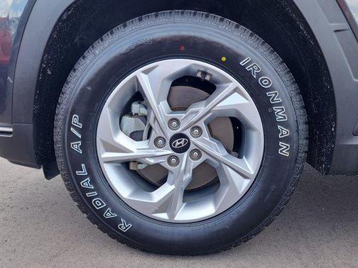 2022 Hyundai TUCSON SE