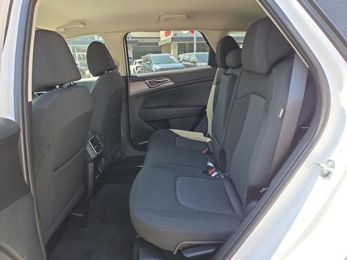 Glacial White Pearl 2026 Kia Sportage LX
