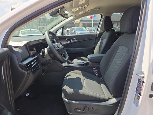 Glacial White Pearl 2026 Kia Sportage LX