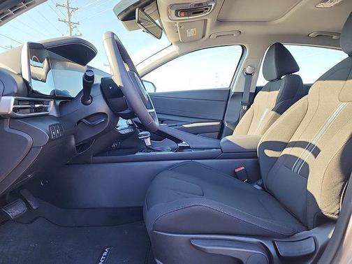 2025 Hyundai ELANTRA SEL