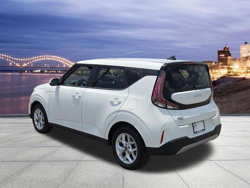 Snow White Pearl 2024 Kia Soul LX