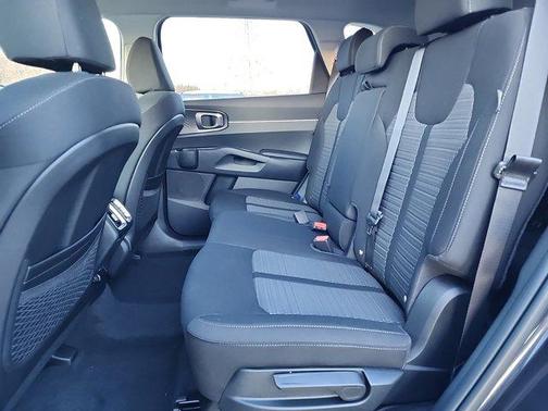 2025 Kia Sorento LX