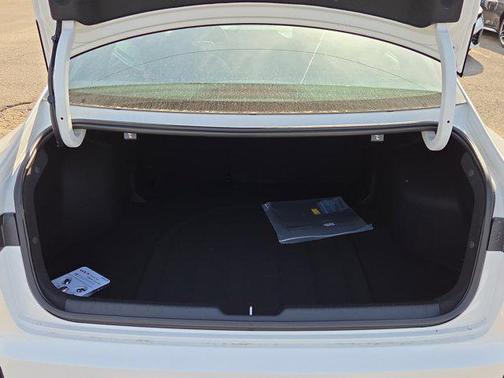 Snow White Pearl 2026 Kia K4 GT-Line