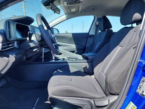 2025 Hyundai ELANTRA SE