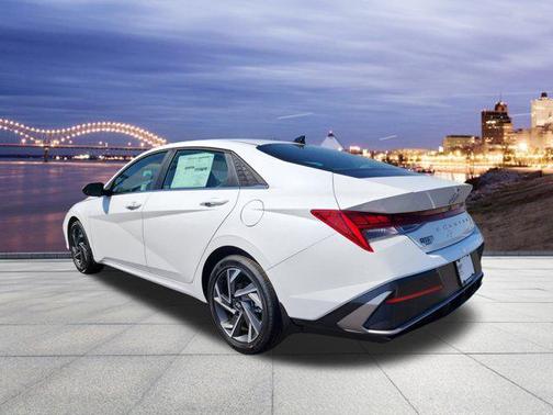 2025 Hyundai ELANTRA SEL