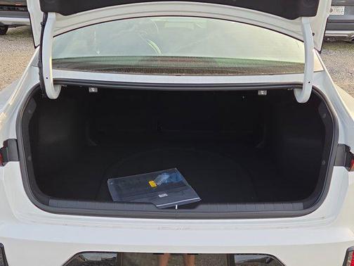 Snow White Pearl 2026 Kia K4 GT-Line