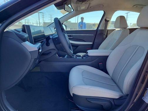 2025 Hyundai SONATA SE