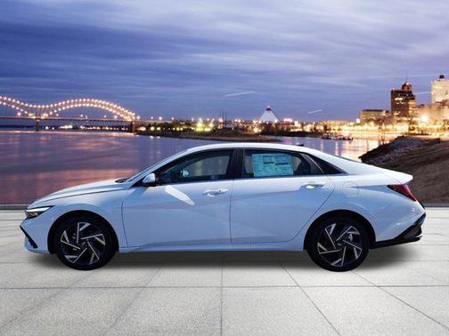 2025 Hyundai ELANTRA SEL