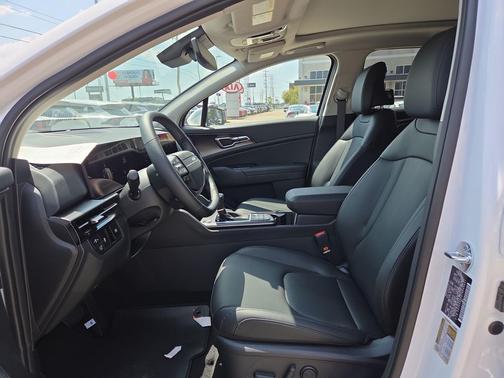 Glacial White Pearl 2026 Kia Sportage EX