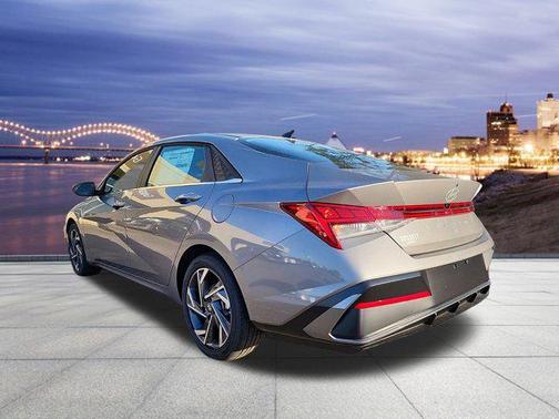 2025 Hyundai ELANTRA SEL