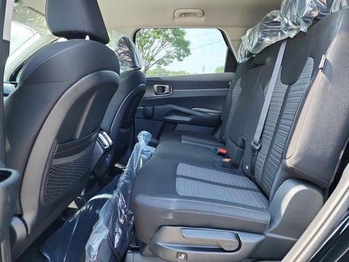 2025 Kia Sorento LX