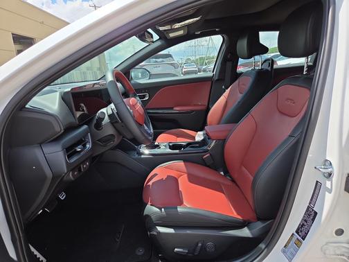 Snow White Pearl 2026 Kia K4 GT-Line Turbo