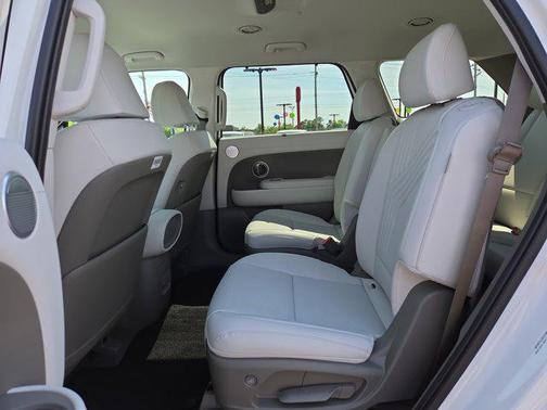 Creamy White Pearl 2026 Hyundai PALISADE SEL 7P