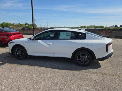 Snow White Pearl 2026 Kia K4 LXS