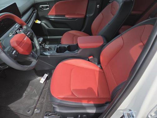 Snow White Pearl 2026 Kia K4 GT-Line