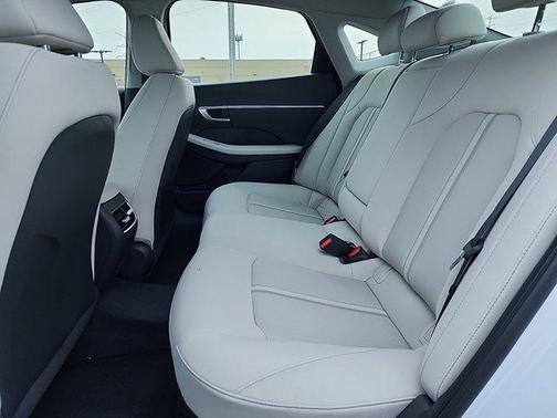 2025 Hyundai SONATA Hybrid SE