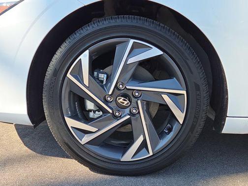 2025 Hyundai ELANTRA HEV SEL Sport