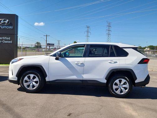 2024 Toyota RAV4 LE