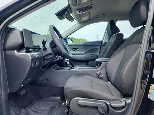 Abyss Black Pearl 2026 Hyundai KONA SE